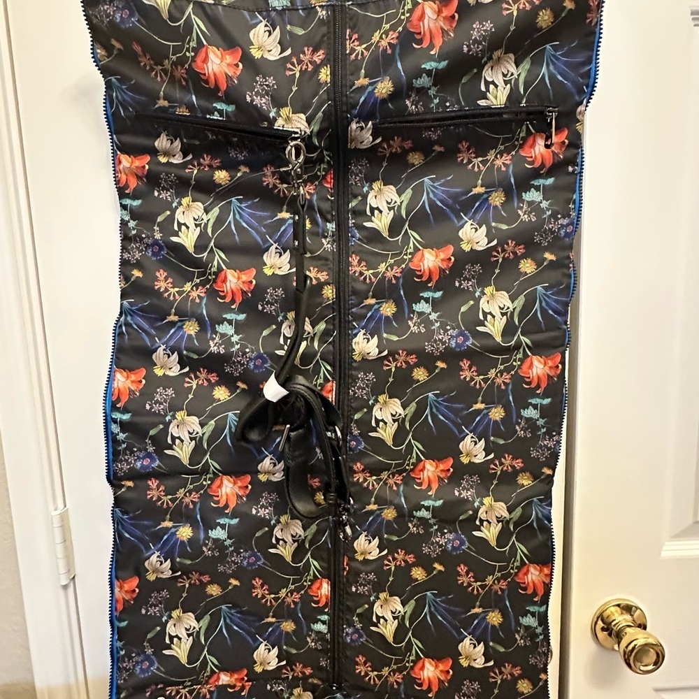 NEW! Robert Graham Black Convertible Weekender Bag - Picture 3 of 8